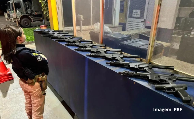 PRF apreende armas e cocaína na BR-277, no Paraná
