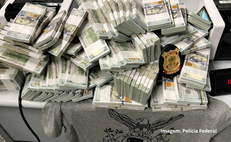 Polícia descobre 3 milhões de dólares em parede falsa de mansão em Curitiba