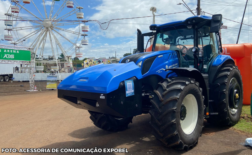 Trator fabricado na Inglaterra e movido a biometano está na Expobel 2024