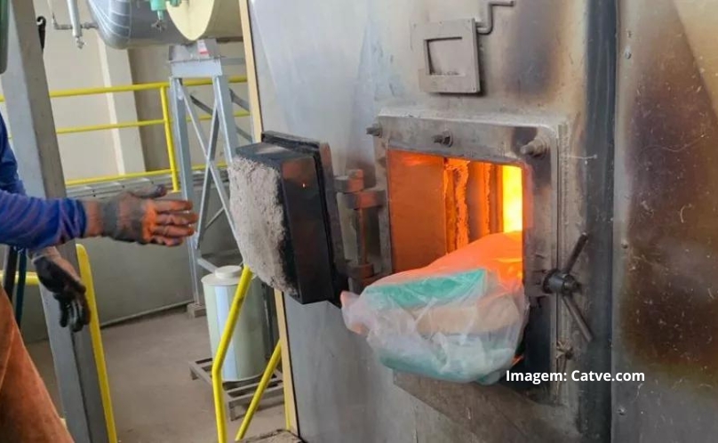 Mais de 5,7 mil kg de drogas são incinerados pela Polícia Civil de Foz do Iguaçu