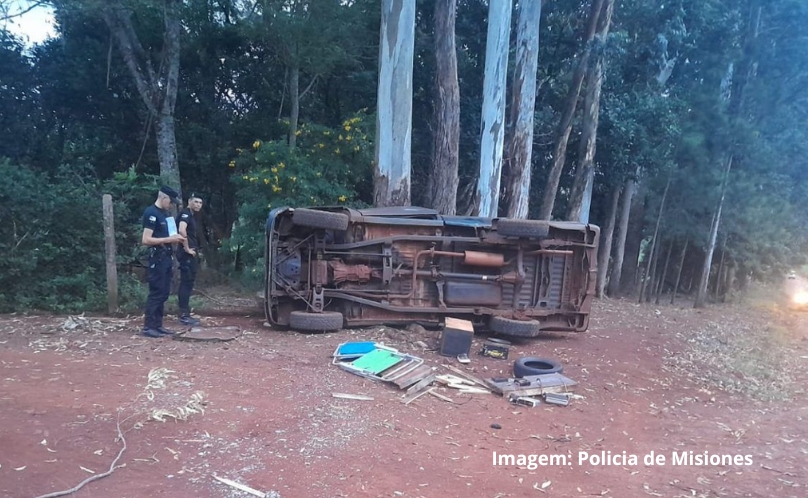 Adolescente dirigia uma caminhonete com seis amigos e perdeu o controle: dois mortos
