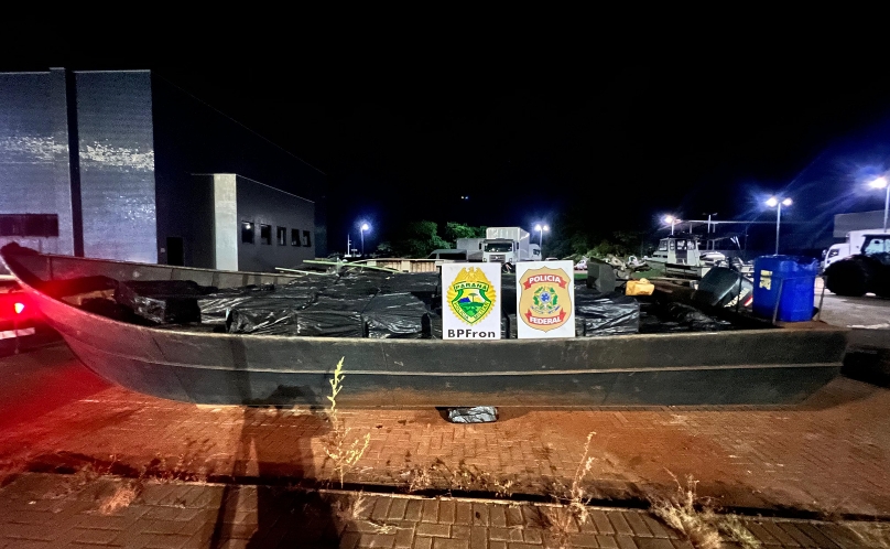  BPFRON e Polícia Federal apreendem embarcação carregada com cigarros contrabandeados em Mercedes