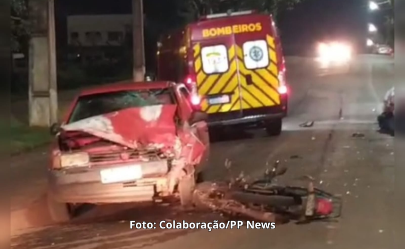 Casal sofre ferimentos em colisão entre carro e motocicleta